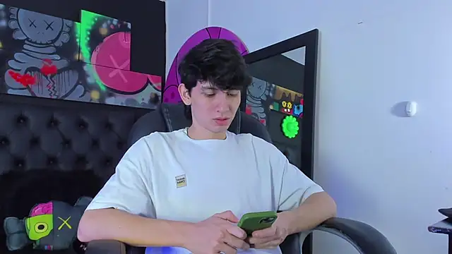 Snapshot of Santi_delacruz chatting on January 29, 2025, 4:30 pm Santi delacruz online show from January 29, 2025, 4:30 pm