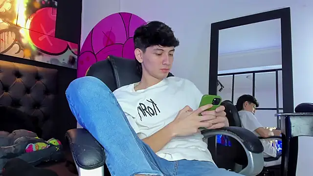 Snapshot of Santi_delacruz chatting on February 28, 2025, 3:37 pm Santi delacruz online show from February 28, 2025, 3:37 pm