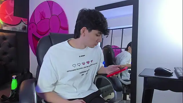 Snapshot of Santi_delacruz chatting on December 13, 2024, 3:00 pm Santi delacruz online show from December 13, 2024, 3:00 pm