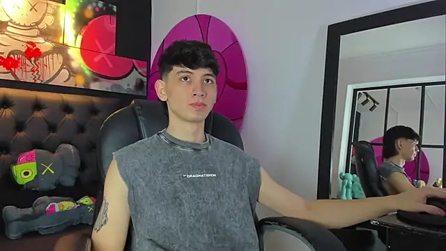 Snapshot of Santi_delacruz chatting on February 10, 2025, 4:25 pm Santi delacruz online show from February 10, 2025, 4:25 pm