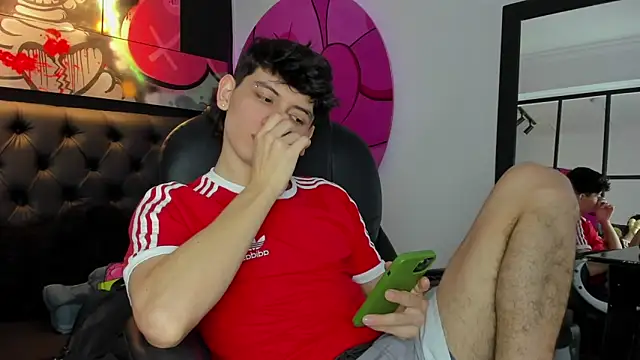 Snapshot of Santi_delacruz chatting on February 27, 2025, 3:59 pm Santi delacruz online show from February 27, 2025, 3:59 pm