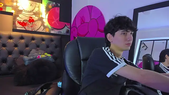 Snapshot of Santi_delacruz chatting on January 8, 2025, 4:11 pm Santi delacruz online show from January 8, 2025, 4:11 pm