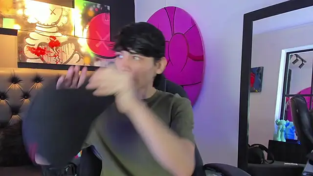 Snapshot of Santi_delacruz chatting on February 1, 2025, 1:51 pm Santi delacruz online show from February 1, 2025, 1:51 pm