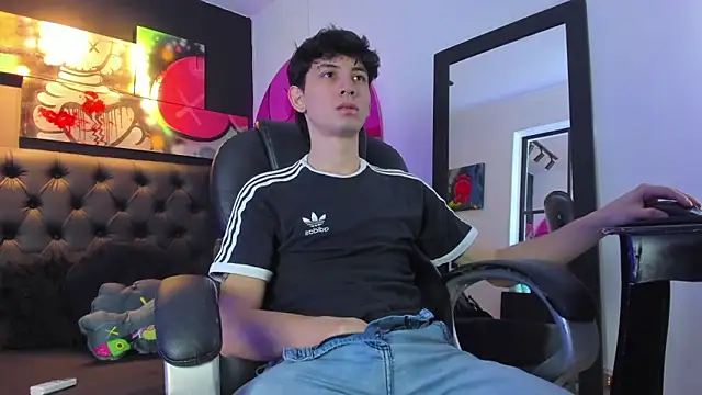 Snapshot of Santi_delacruz chatting on January 2, 2025, 2:35 pm Santi delacruz online show from January 2, 2025, 2:35 pm