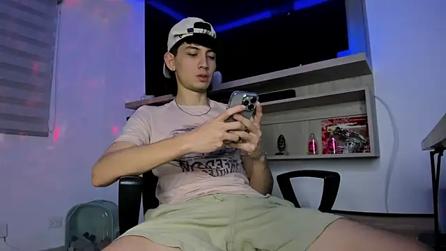 Snapshot of Santi_delacruz chatting on October 16, 2025, 5:49 am Santi delacruz online show from October 16, 2025, 5:49 am