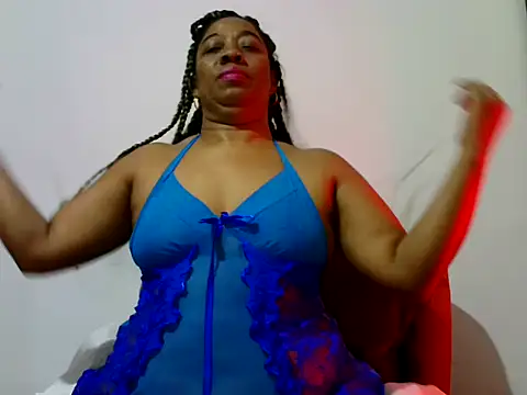 Snapshot of Reina_08 chatting on November 29, 2025, 10:21 pm Reina 08 online show from November 29, 2025, 10:21 pm