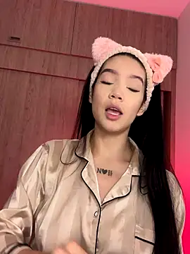 Snapshot of Ambar_R0SSE chatting on October 1, 2025, 1:00 am Ambar R0SSE online show from October 1, 2025, 1:00 am