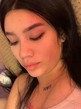 Snapshot of Ambar_R0SSE chatting on January 29, 2025, 6:54 am Ambar R0SSE online show from January 29, 2025, 6:54 am