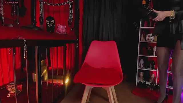 Snapshot of MistressAndre chatting on April 7, 2026, 10:33 pm MistressAndre online show from April 7, 2026, 10:33 pm