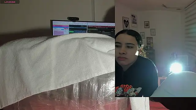 Snapshot of Daki_Ume_ chatting on November 6, 2025, 2:26 am Daki Ume online show from November 6, 2025, 2:26 am