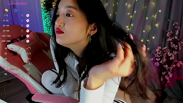 FreyaRaya online show from March 7, 2025, 3:28 pm