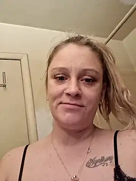 Snapshot of jgodbout2011 chatting on April 8, 2026, 5:31 am jgodbout2011 online show from April 8, 2026, 5:31 am