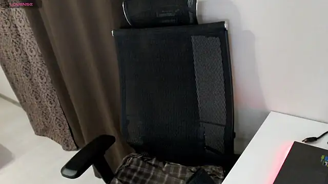 LanaDreamX online show from April 2, 2026, 4:13 pm