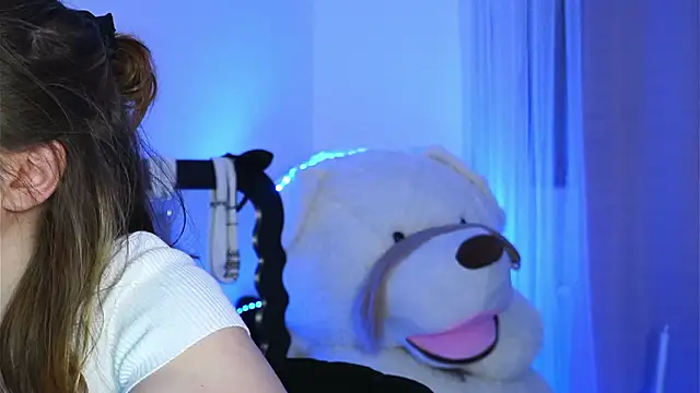 ivyleague  online show from March 21, 2026, 6:23 pm