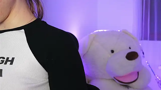 Snapshot of ivyleague_ chatting on February 25, 2026, 6:08 pm ivyleague online show from February 25, 2026, 6:08 pm