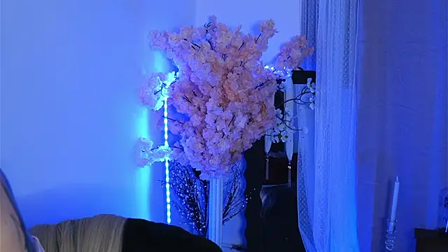 ivyleague  online show from March 29, 2026, 5:25 pm