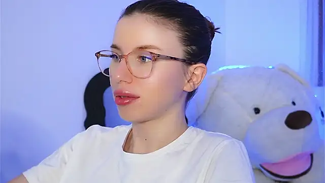 Snapshot of ivyleague_ chatting on March 1, 2026, 6:19 pm ivyleague online show from March 1, 2026, 6:19 pm