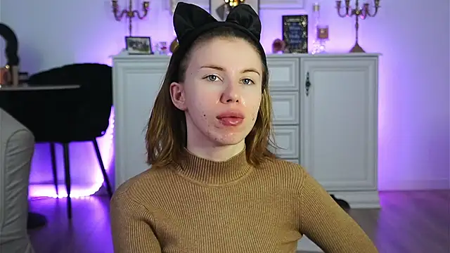 Snapshot of ivyleague_ chatting on November 3, 2025, 3:34 am ivyleague online show from November 3, 2025, 3:34 am