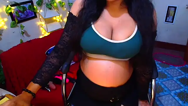 Snapshot of SnoowForYou chatting on January 6, 2026, 12:47 am SnoowForYou online show from January 6, 2026, 12:47 am