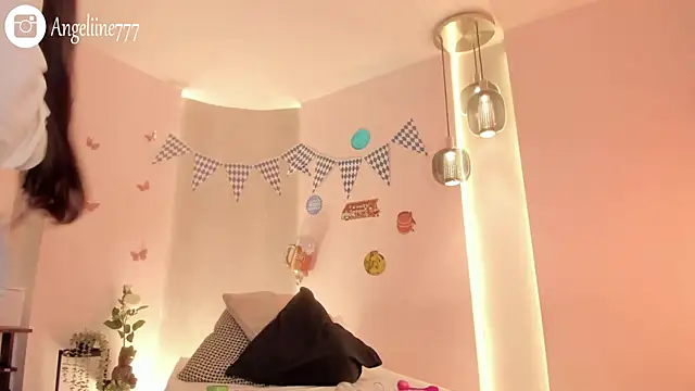 Snapshot of angeline-777 chatting on October 3, 2025, 11:34 am angeline-777 online show from October 3, 2025, 11:34 am