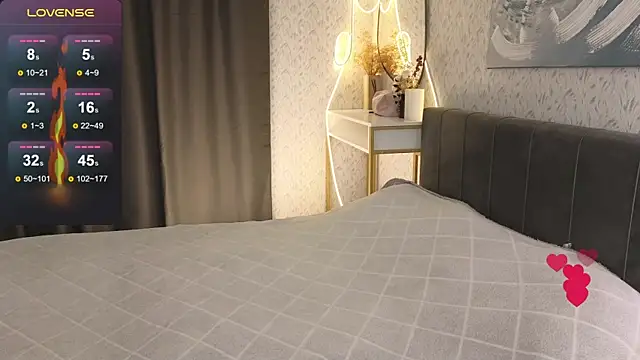 Snapshot of YourSweetDream_ chatting on October 18, 2025, 8:27 am YourSweetDream online show from October 18, 2025, 8:27 am