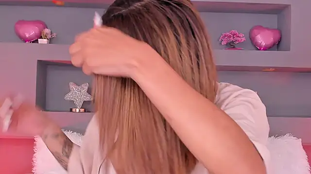 Snapshot of rosemonrooe chatting on October 15, 2025, 2:47 pm rosemonrooe online show from October 15, 2025, 2:47 pm