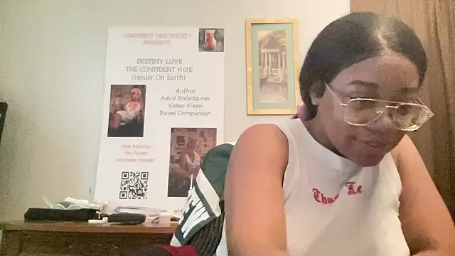 Snapshot of MommyConfident chatting on May 10, 2026, 10:11 pm MommyConfident online show from May 10, 2026, 10:11 pm