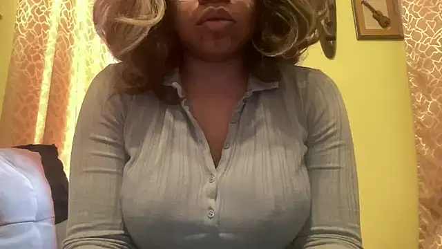 Snapshot of MommyConfident chatting on April 27, 2026, 7:12 pm MommyConfident online show from April 27, 2026, 7:12 pm