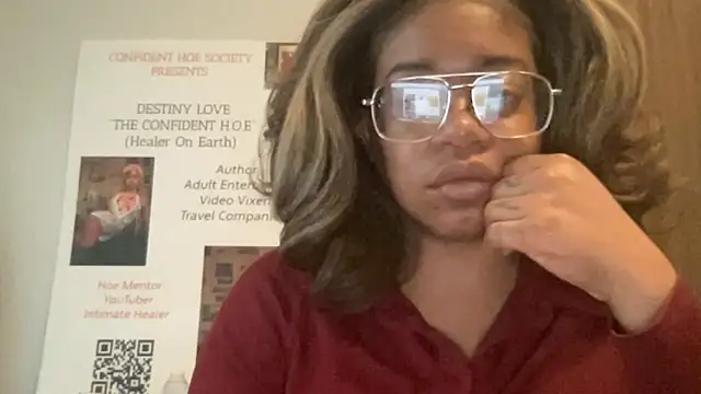 Snapshot of MommyConfident chatting on June 1, 2026, 6:07 pm MommyConfident online show from June 1, 2026, 6:07 pm