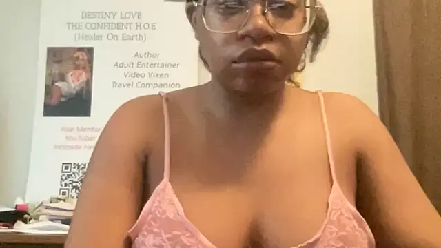 Snapshot of MommyConfident chatting on June 2, 2026, 6:19 pm MommyConfident online show from June 2, 2026, 6:19 pm