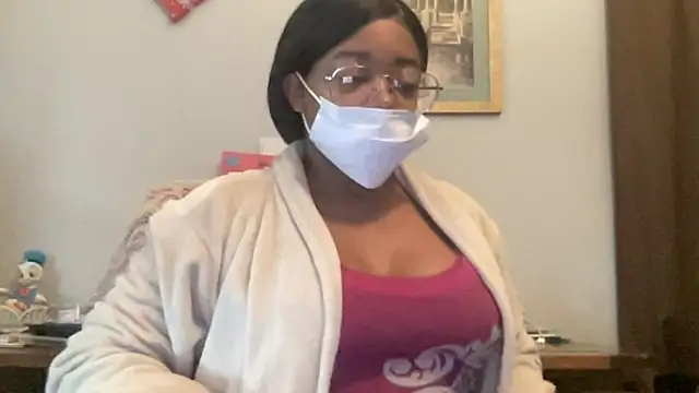 MommyConfident online show from November 6, 2025, 3:05 pm