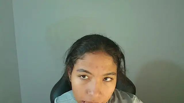 samy jonnes  online show from October 29, 2025, 1:26 am