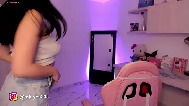 tokyouwu   online show from February 13, 2025, 1:15 pm