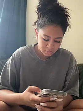 Snapshot of VanessaBling chatting on December 17, 2025, 4:12 pm VanessaBling online show from December 17, 2025, 4:12 pm