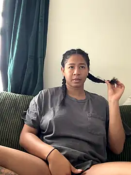 Snapshot of VanessaBling chatting on December 5, 2025, 3:43 pm VanessaBling online show from December 5, 2025, 3:43 pm