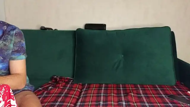 FoxLoveBasik online show from February 12, 2025, 2:10 pm