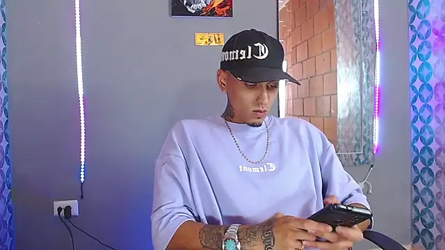 Snapshot of Liam_lee chatting on April 21, 2026, 8:26 pm Liam lee online show from April 21, 2026, 8:26 pm