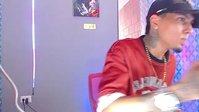 Snapshot of Liam_lee chatting on April 16, 2026, 8:20 pm Liam lee online show from April 16, 2026, 8:20 pm