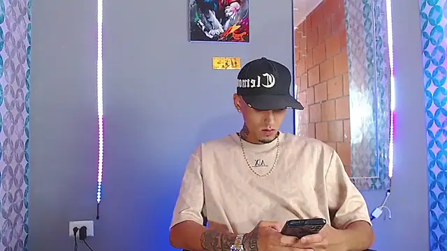 Snapshot of Liam_lee chatting on April 18, 2026, 10:21 pm Liam lee online show from April 18, 2026, 10:21 pm