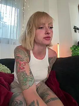 haileyhope  online show from May 16, 2026, 4:28 pm