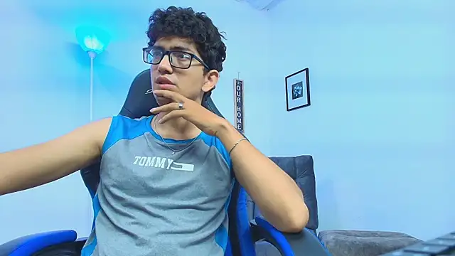 TylerWhite  online show from September 9, 2025, 4:33 am