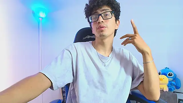 TylerWhite  online show from October 4, 2025, 1:23 pm