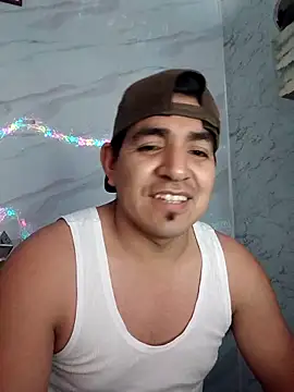 Snapshot of latino17 chatting on May 7, 2026, 5:55 am latino17 online show from May 7, 2026, 5:55 am