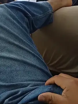 Snapshot of latino17 chatting on November 15, 2025, 7:18 pm latino17 online show from November 15, 2025, 7:18 pm