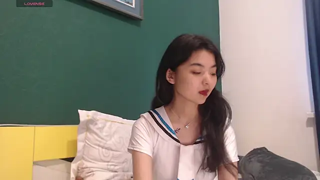 Shy Kira online show from May 28, 2026, 8:44 am