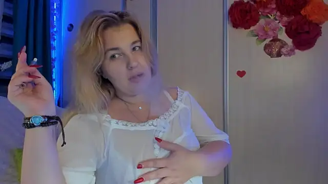 CoraSwon online show from October 8, 2025, 7:03 pm