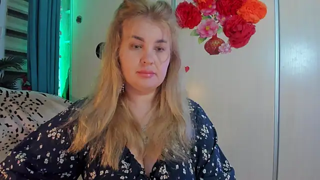 CoraSwon online show from October 25, 2025, 9:15 pm