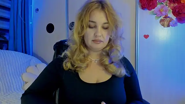 CoraSwon online show from November 26, 2025, 7:36 pm