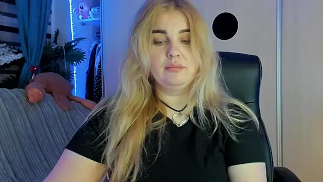 CoraSwon online show from February 12, 2026, 6:40 pm