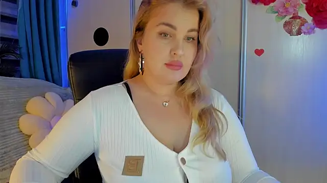 CoraSwon online show from December 5, 2025, 4:38 pm